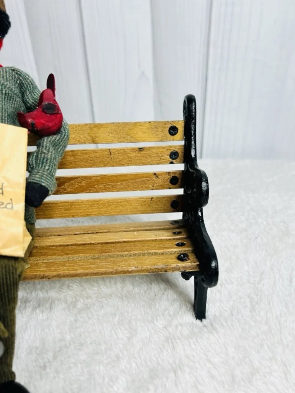Byers Choice The Carolers Man Feeding Birds Cast Iron Park Bench Vintage 1997